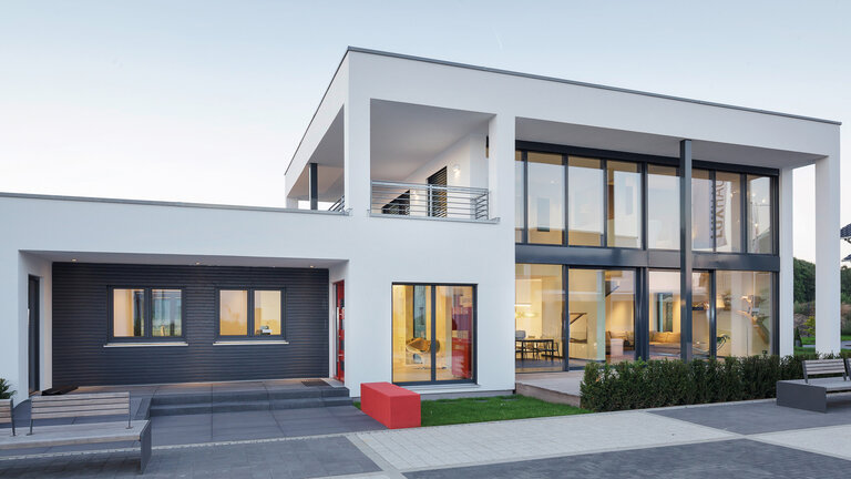 Musterhaus in Köln/Frechen - Musterhaus im Bauhausstil - Außenansicht Musterhaus in Köln/Frechen - Musterhaus im Bauhausstil - Außenansicht