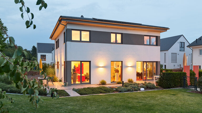 Stadtvilla-Grundriss mit Aufzug | Walmdach 176 von LUXHAUS Stadtvilla-Grundriss mit Aufzug | Walmdach 176 von LUXHAUS