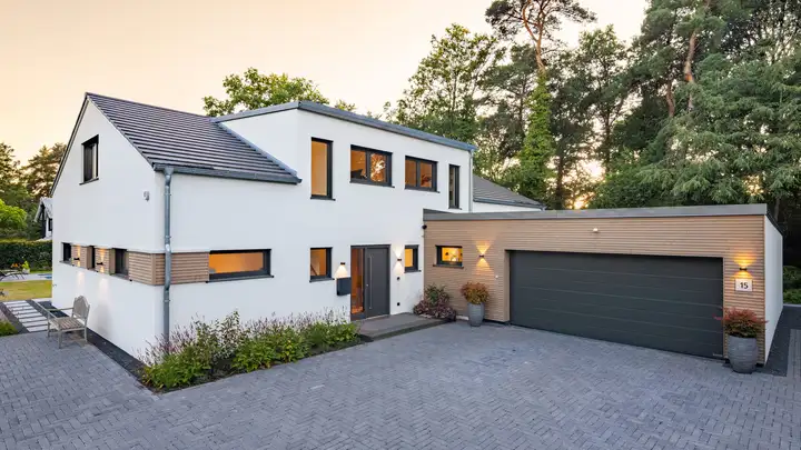 Satteldachhaus mit Glasfront