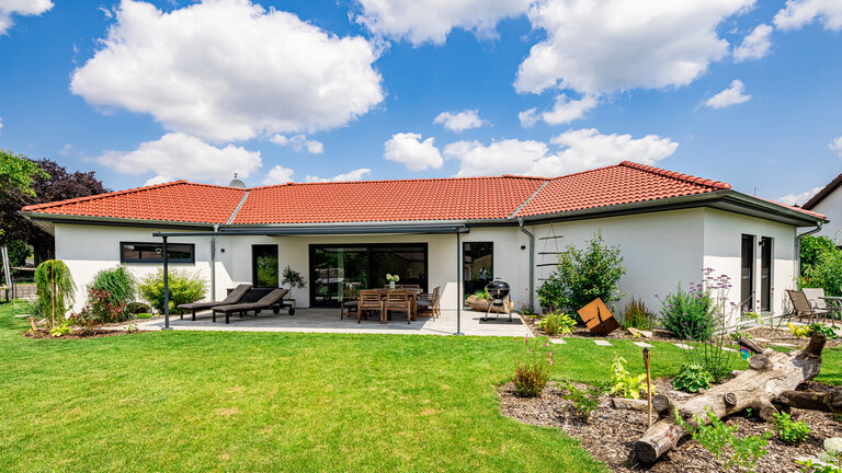 Grundriss Bungalow 150 qm mit Garage | Bungalow Walmdach 158 von LUXHAUS