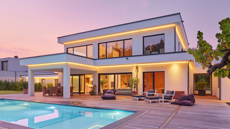 Modernes Fachdachhaus mit 300qm Wohnfläche - Flachdach 300 von LUXHAUS Modernes Fachdachhaus mit 300qm Wohnfläche - Flachdach 300 von LUXHAUS