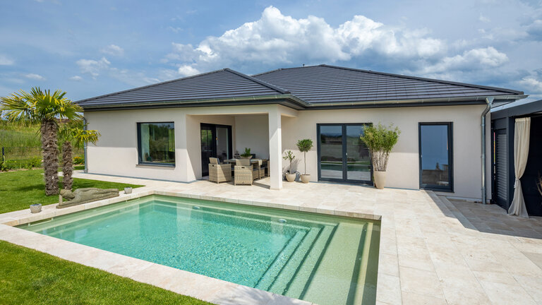 Bungalow für zwei Personen | Bungalow Walmdach 157 von LUXHAUS