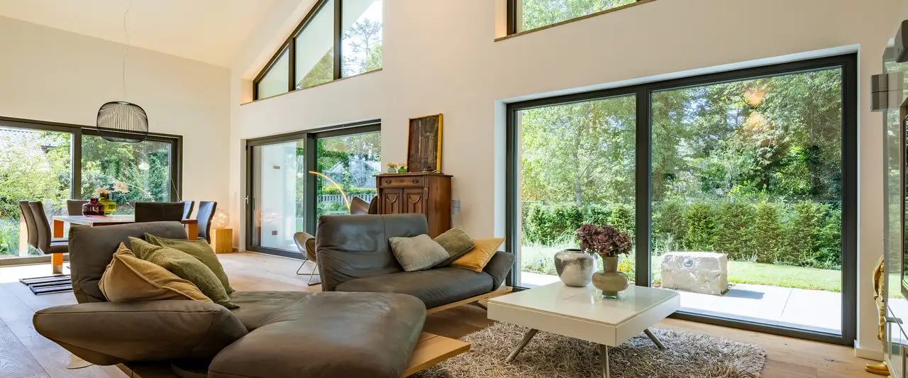Satteldachhaus mit Glasfront