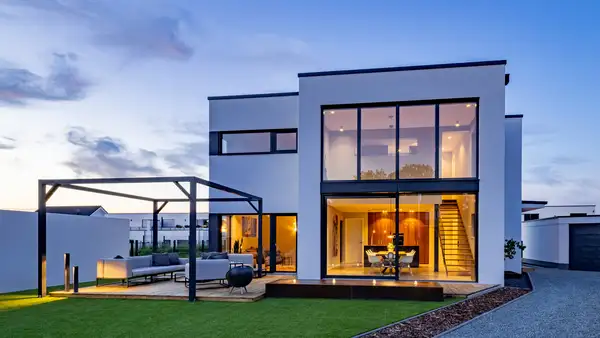 Flachdachhaus mit Glasfassade