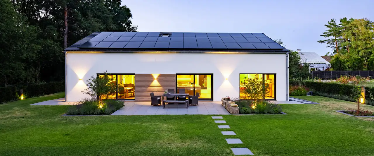 Satteldachhaus mit Glasfront