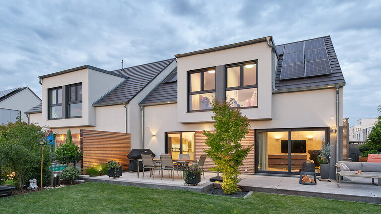 Versetztes Doppelhaus | Satteldach Klassik 161-1 von LUXHAUS Versetztes Doppelhaus | Satteldach Klassik 161-1 von LUXHAUS