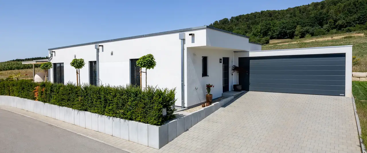 Flachdachbungalow mit Garage