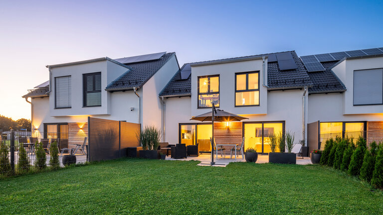 Fertighaus als Reihenhaus | Satteldach Klassik 137 von LUXHAUS Fertighaus als Reihenhaus | Satteldach Klassik 137 von LUXHAUS