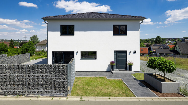 Stadtvilla mit Anbau | Walmdach 164 von LUXHAUS Stadtvilla mit Anbau | Walmdach 164 von LUXHAUS