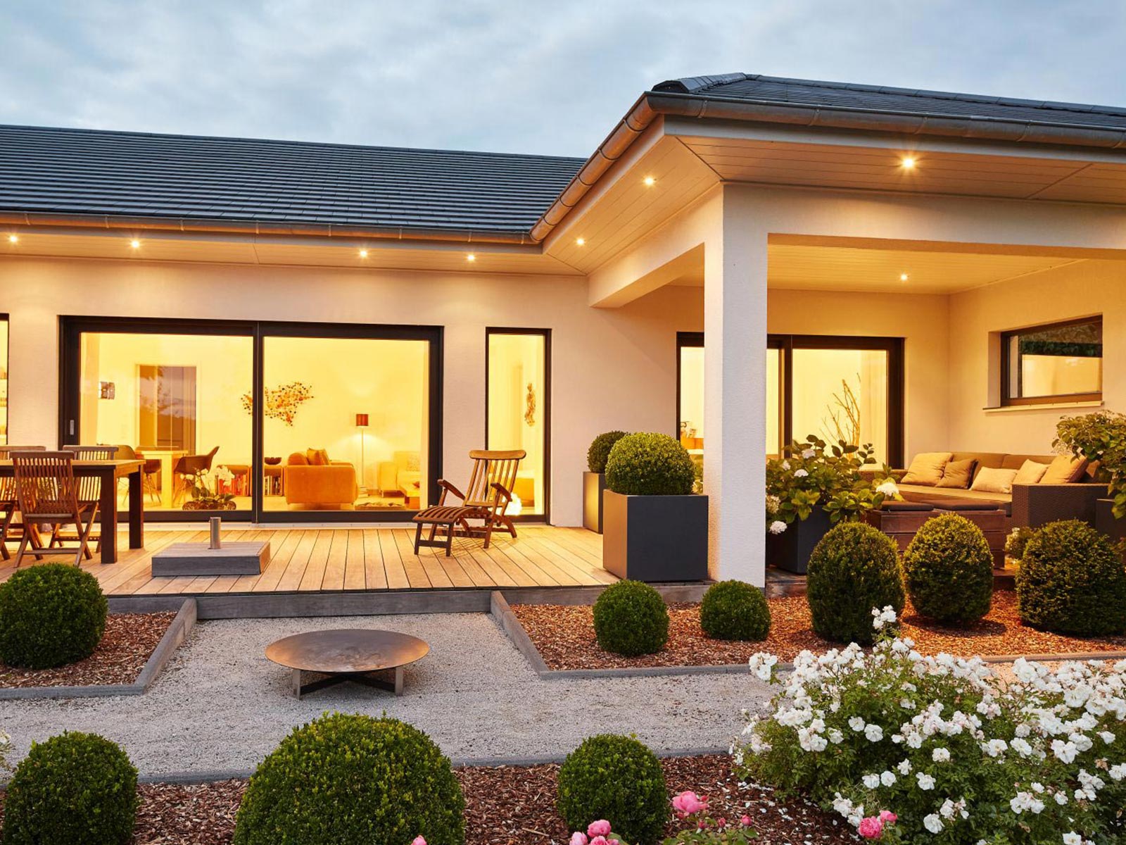 Moderner Winkelbungalow Bungalow Walmdach 167 LUXHAUS